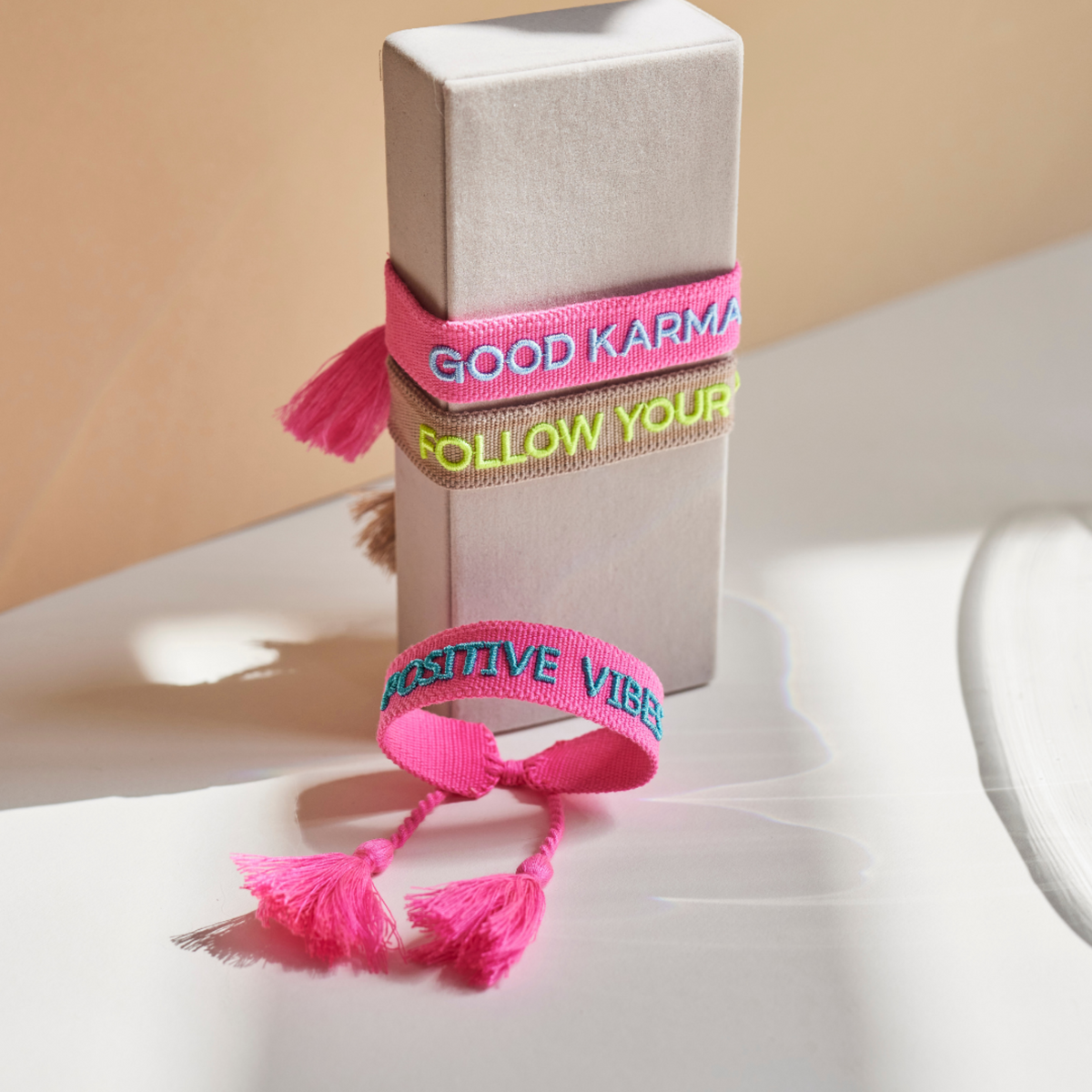 Positive Vibes Statement Armband