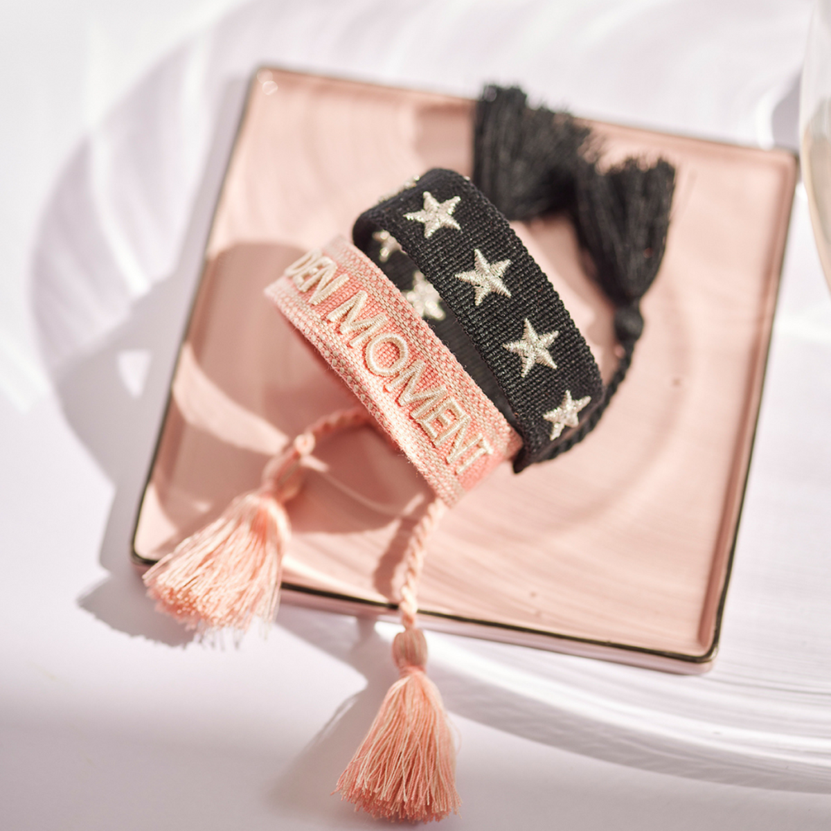 Stern Statement Armband